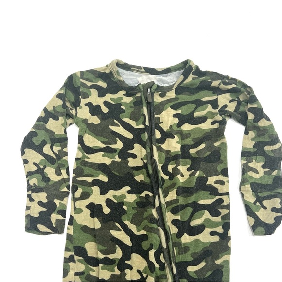 Posh Peanut Camo 9-12m footie - Picture 3 of 9